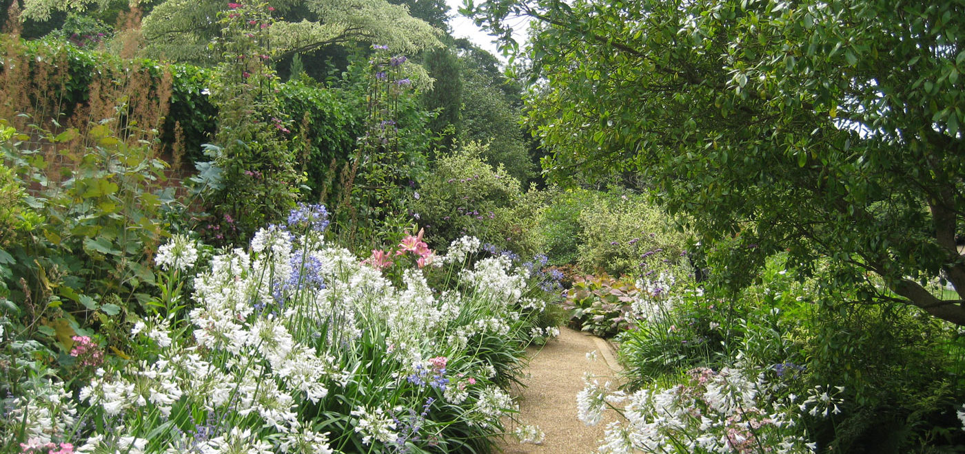 PASHLEY MANOR GARDENS Early August Borders By Kate Wilson